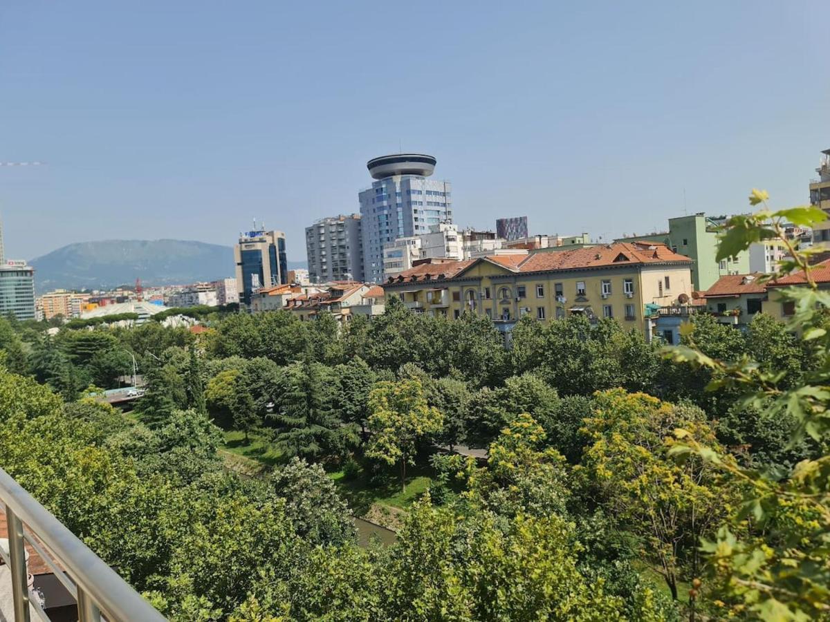 Penthahouse Shallvare Tiranë Luaran gambar