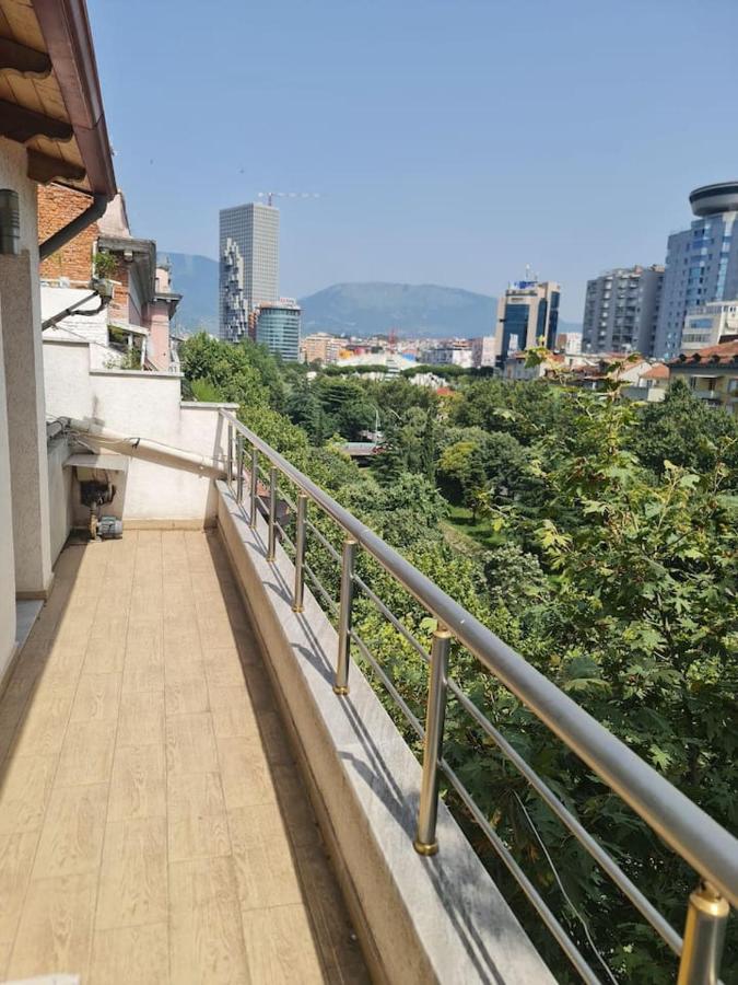 Penthahouse Shallvare Tiranë Luaran gambar