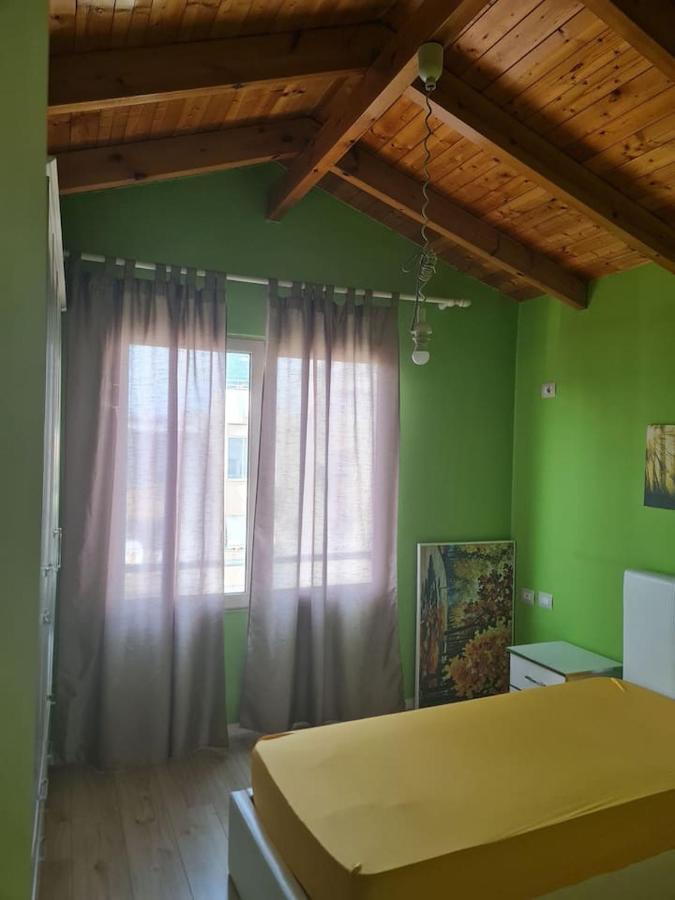 Penthahouse Shallvare Tiranë Luaran gambar